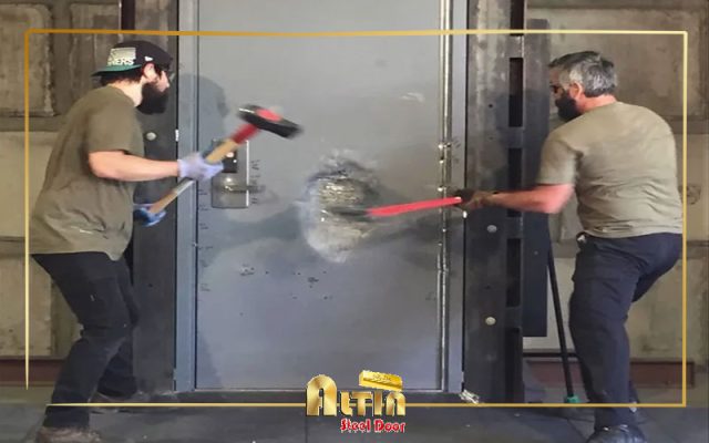 تست مقاومت درب ضد سرقت فلزی در برابر ضربه